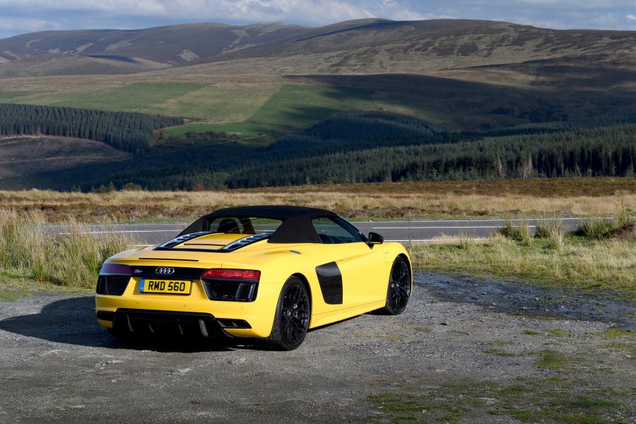  Audi R8 Spyder V10 2016 года  (UK) (фото 38 из 40)